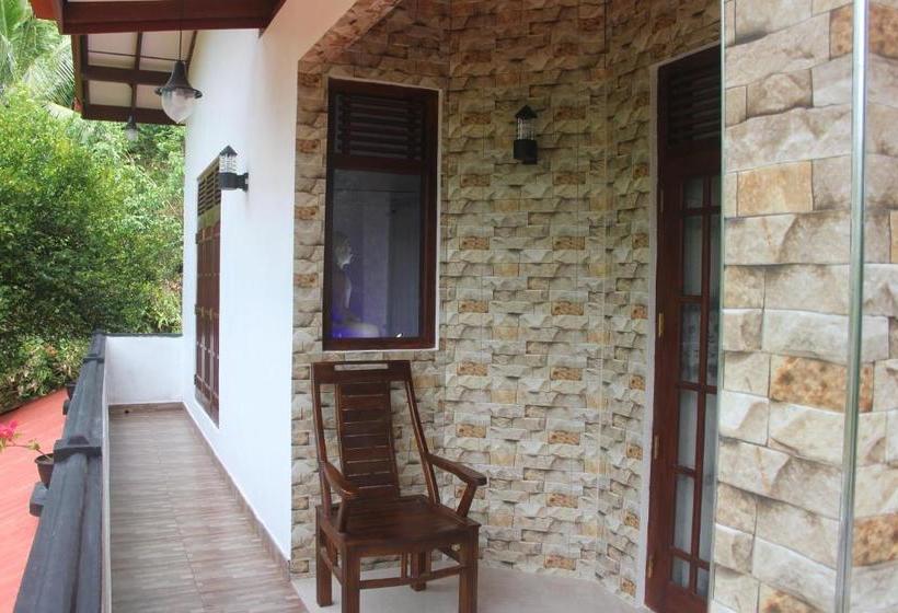 펜션 Maneesha Guest House