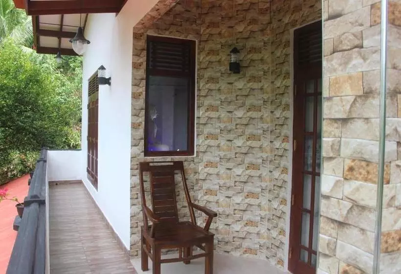 پانسیون Maneesha Guest House