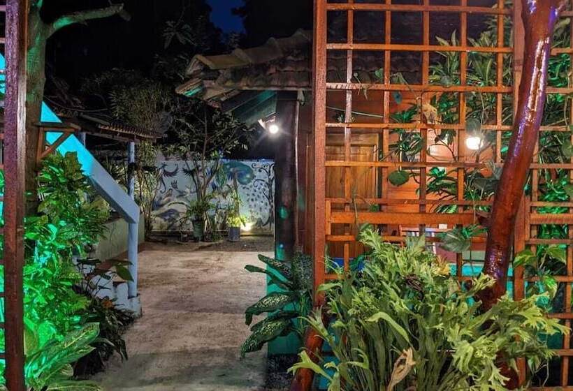 Пансион Canoe Beach Resort Tangalle