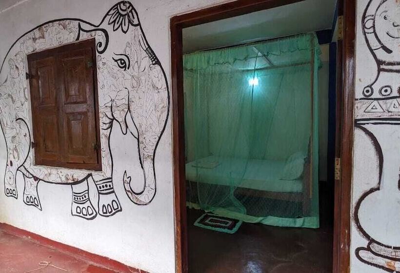 Пансион Canoe Beach Resort Tangalle