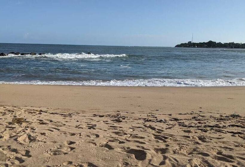 Пансион Canoe Beach Resort Tangalle