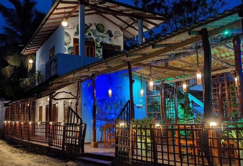 Пансион Canoe Beach Resort Tangalle