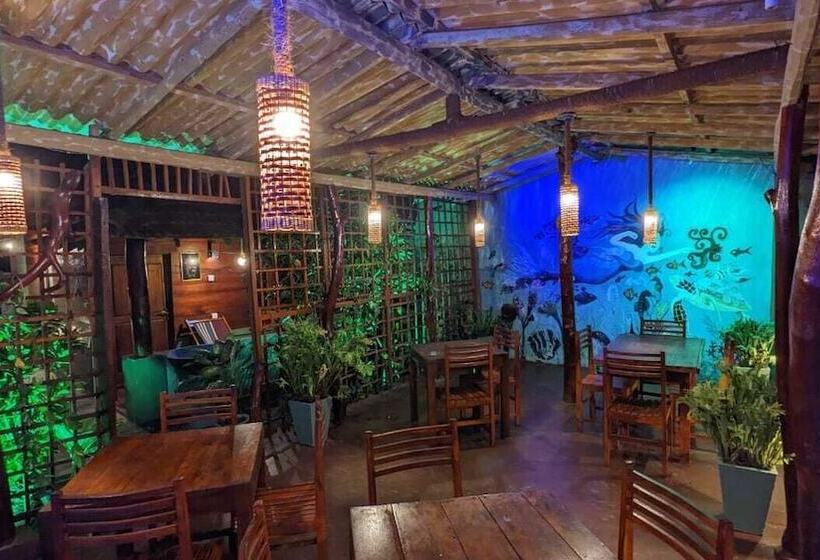 Пансион Canoe Beach Resort Tangalle