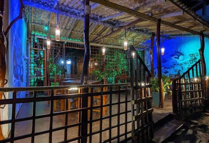 Пансион Canoe Beach Resort Tangalle