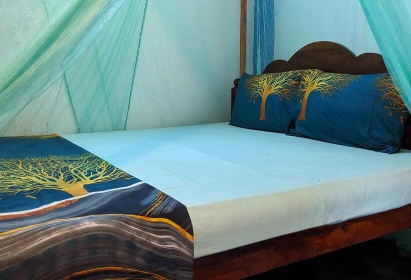 Пансион Canoe Beach Resort Tangalle