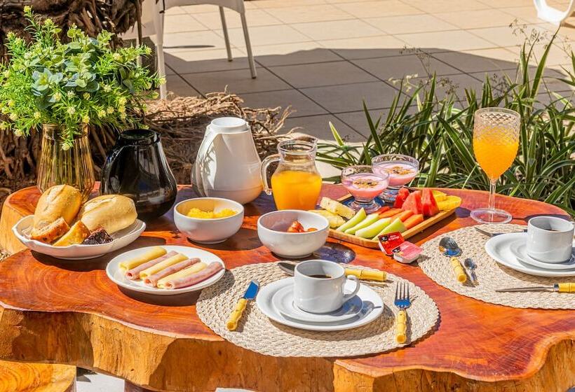 بنسيون Grandville Hotel Pousada