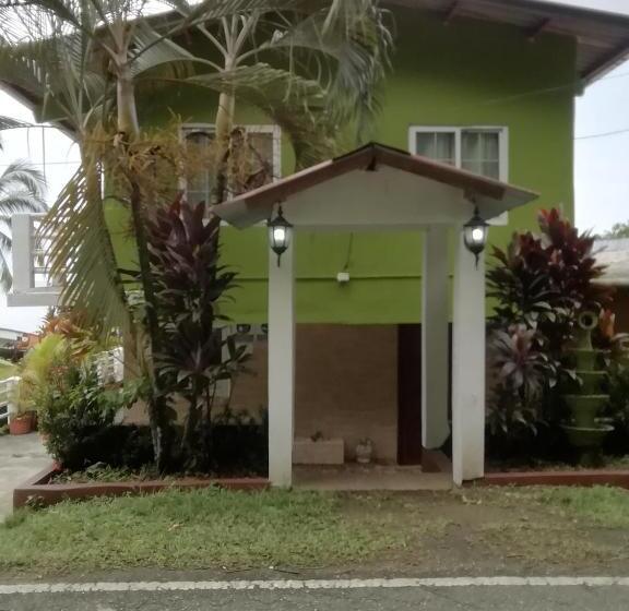 پانسیون Ofiuras Hostal