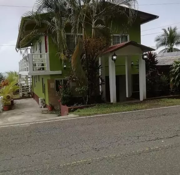 ペンション Ofiuras Hostal