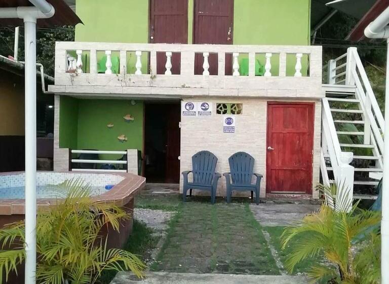 پانسیون Ofiuras Hostal