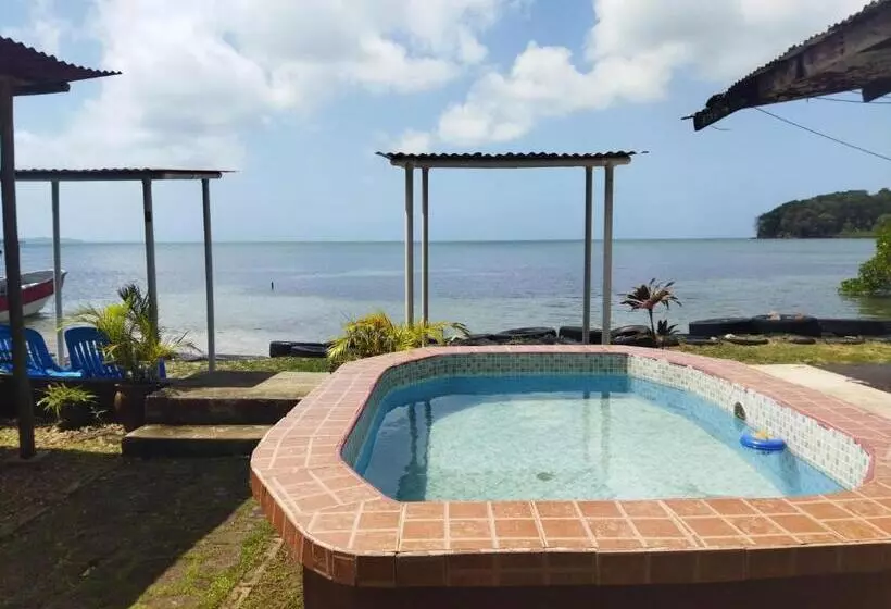 ペンション Ofiuras Hostal