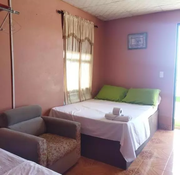 ペンション Ofiuras Hostal