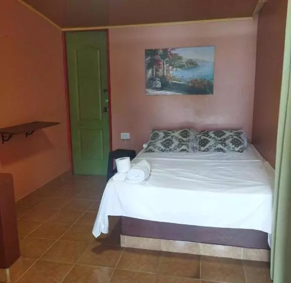 ペンション Ofiuras Hostal