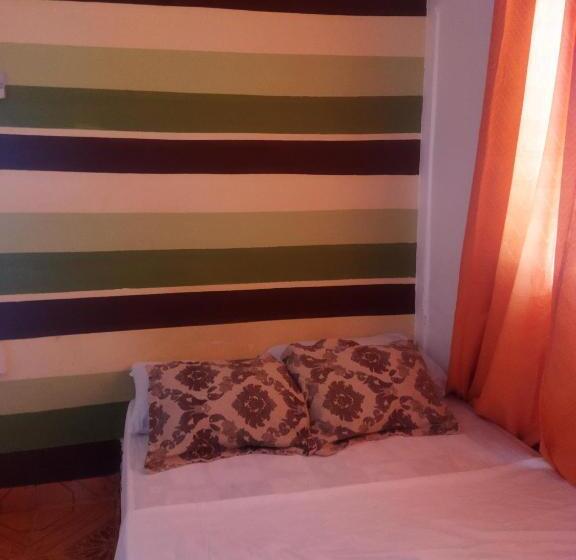 پانسیون Ofiuras Hostal