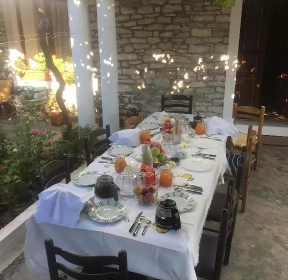 پانسیون Sokaku I Te Marreve Guesthouse