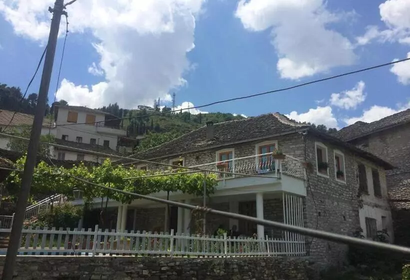 پانسیون Sokaku I Te Marreve Guesthouse