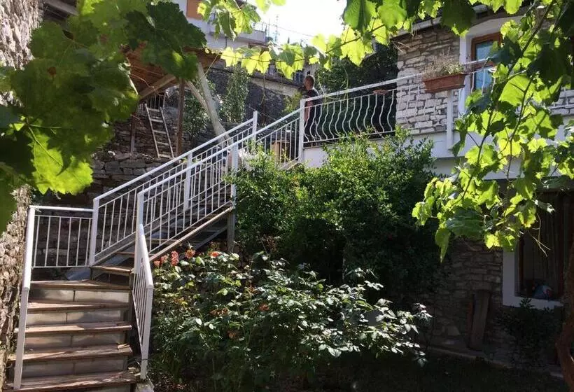 پانسیون Sokaku I Te Marreve Guesthouse