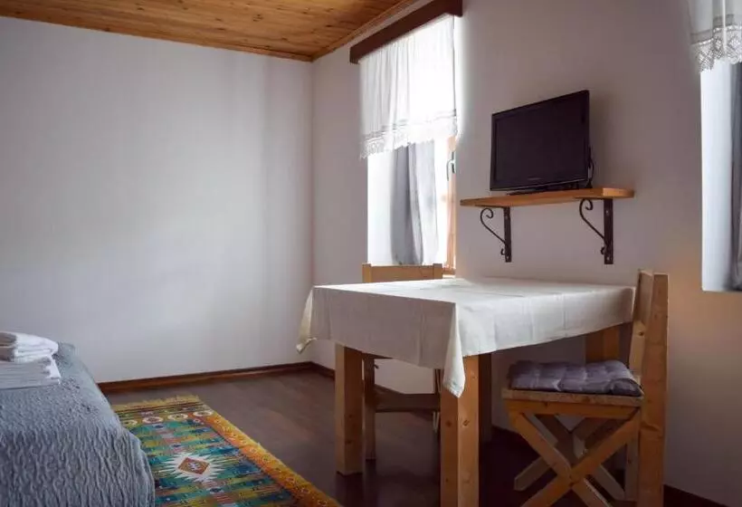 پانسیون Sokaku I Te Marreve Guesthouse