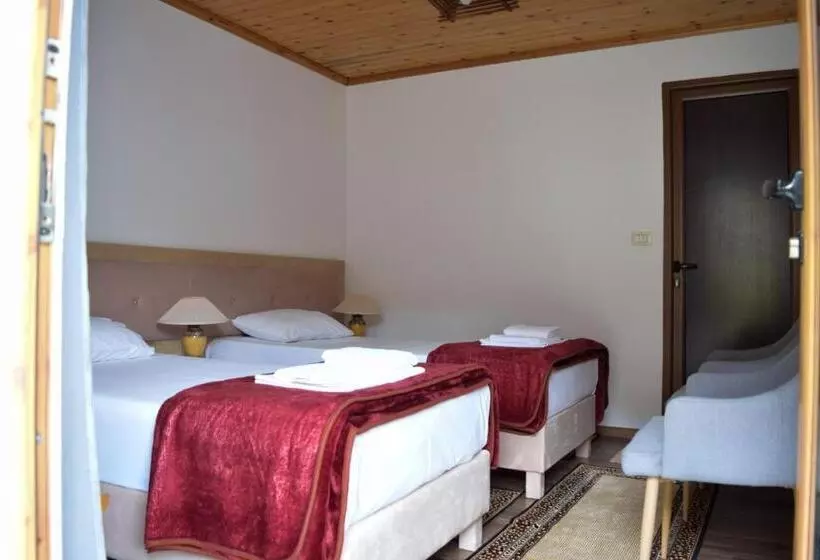 پانسیون Sokaku I Te Marreve Guesthouse