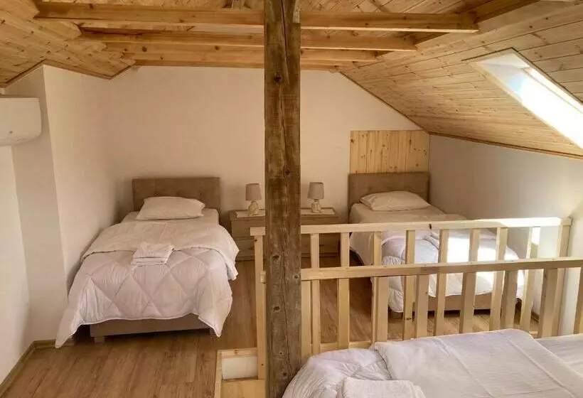 پانسیون Sokaku I Te Marreve Guesthouse