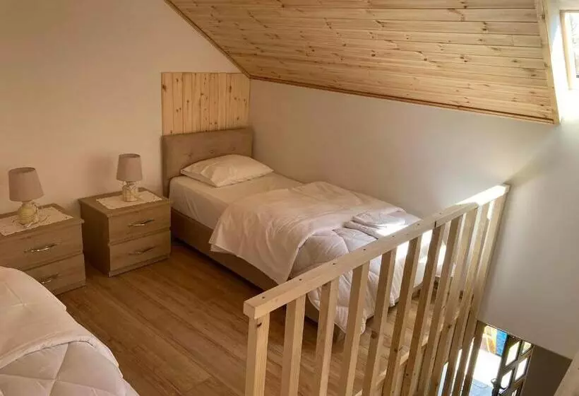 پانسیون Sokaku I Te Marreve Guesthouse