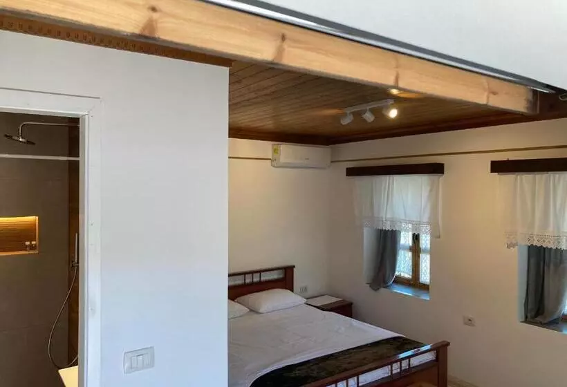 پانسیون Sokaku I Te Marreve Guesthouse