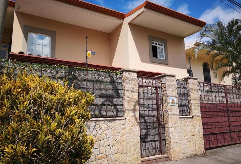 فندق صغير Ester`s Place