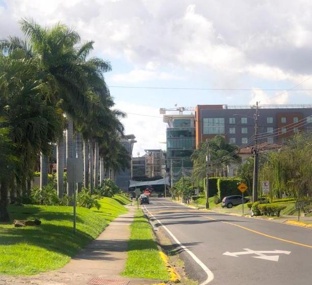 فندق صغير Ester`s Place