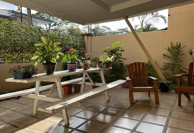 فندق صغير Ester`s Place