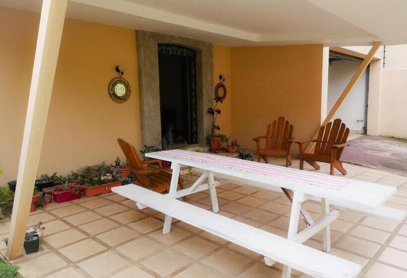 فندق صغير Ester`s Place