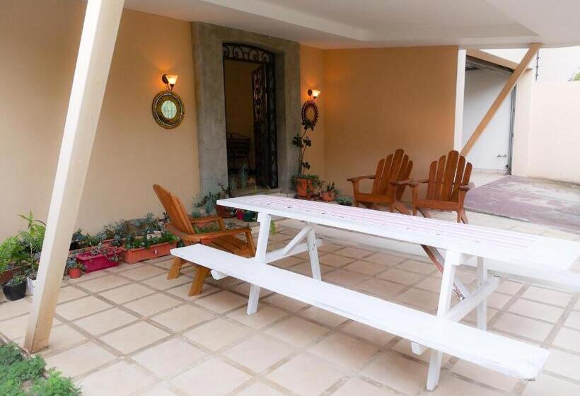 فندق صغير Ester`s Place