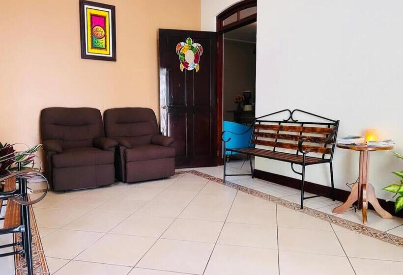 فندق صغير Ester`s Place