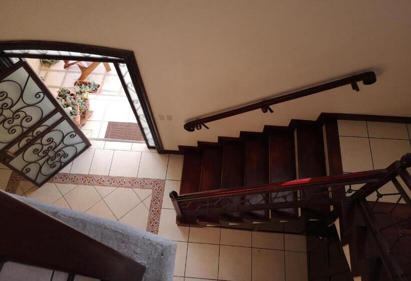 فندق صغير Ester`s Place