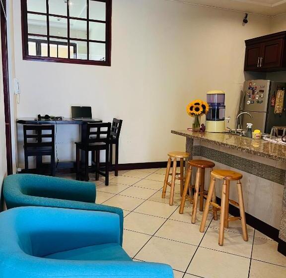 فندق صغير Ester`s Place