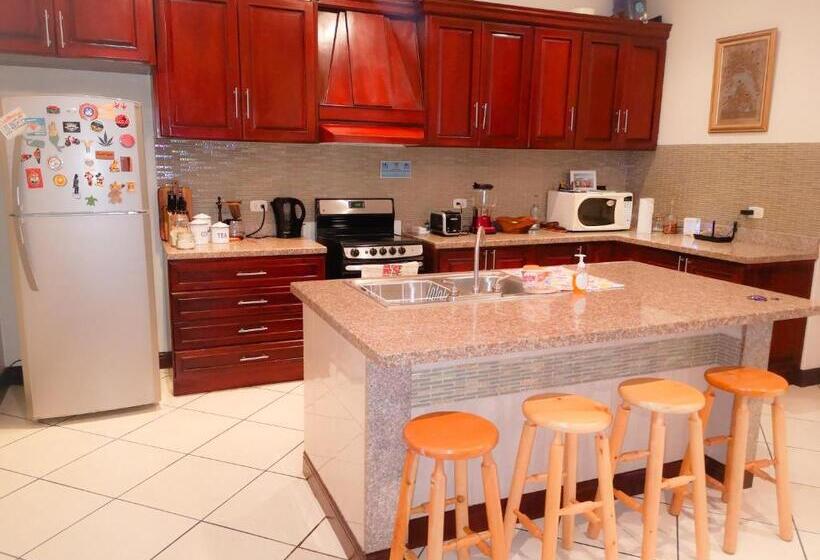 فندق صغير Ester`s Place