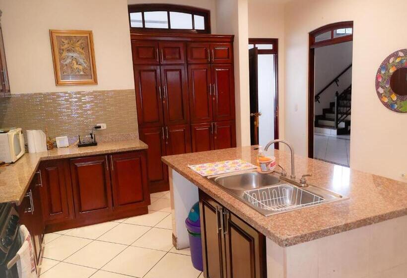 فندق صغير Ester`s Place