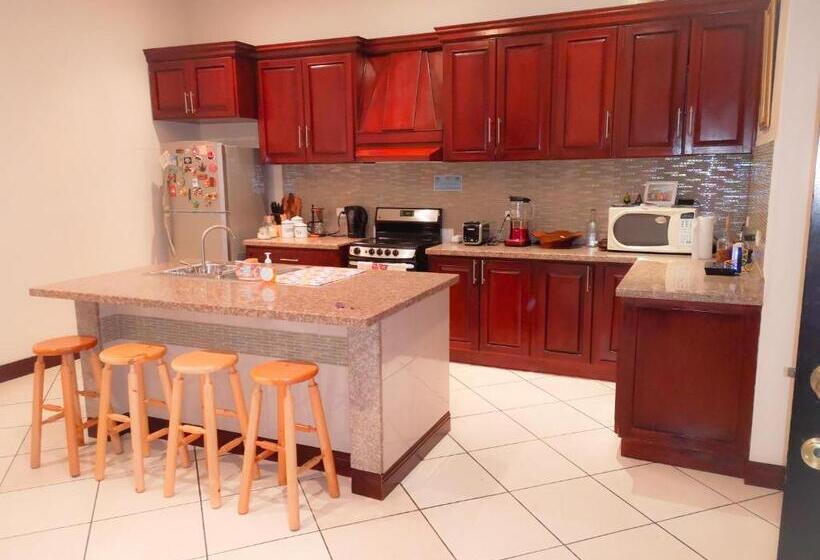 فندق صغير Ester`s Place