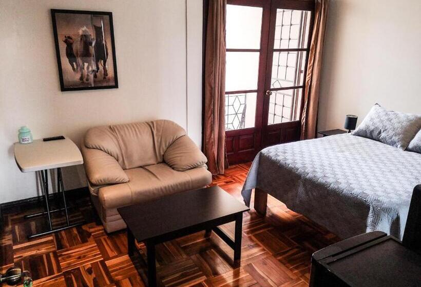 فندق صغير Ester`s Place