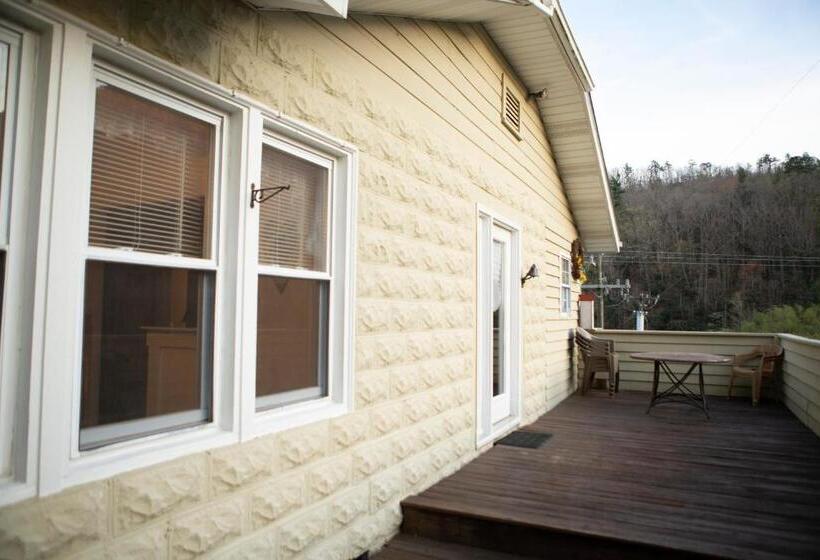 ホテル The Chimney Rock Inn & Cottages