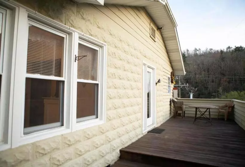 Hotelli The Chimney Rock Inn & Cottages