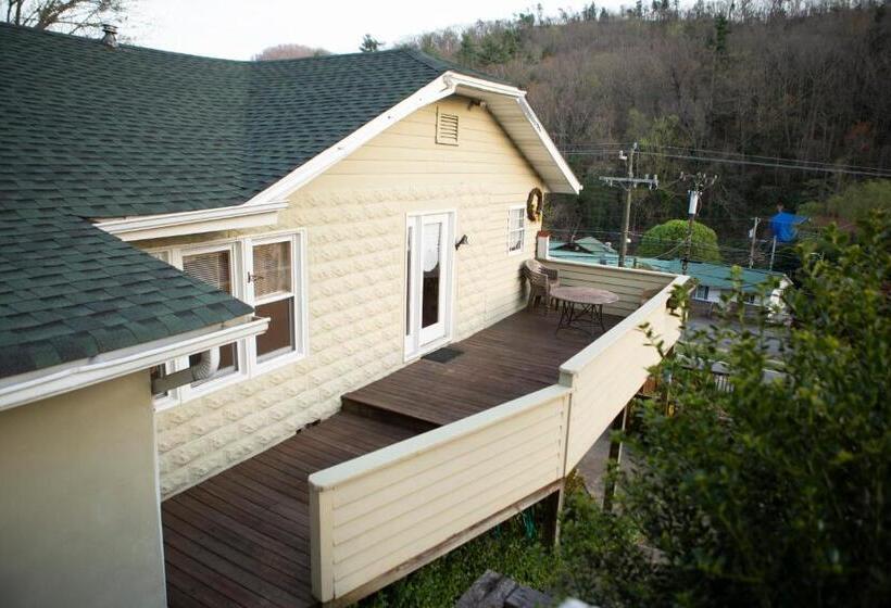 ホテル The Chimney Rock Inn & Cottages