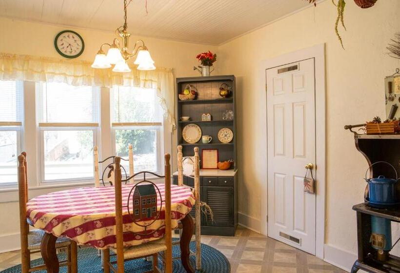 ホテル The Chimney Rock Inn & Cottages