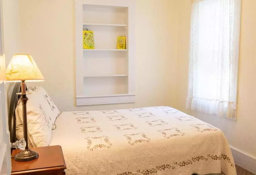 Hotelli The Chimney Rock Inn & Cottages