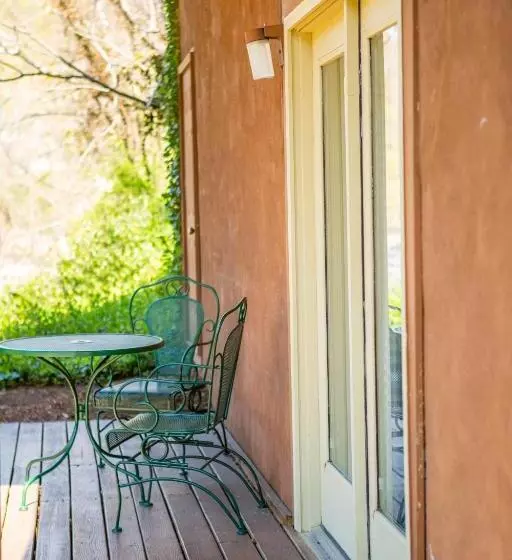 Hotelli The Chimney Rock Inn & Cottages