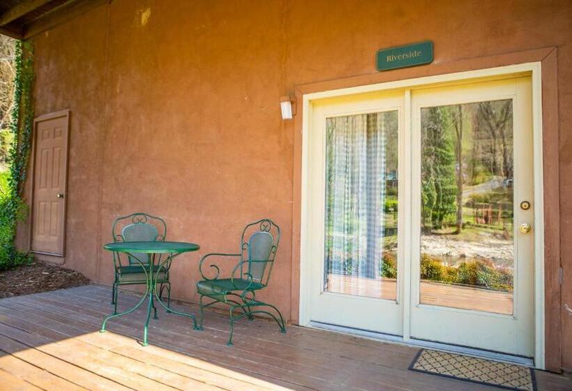 ホテル The Chimney Rock Inn & Cottages