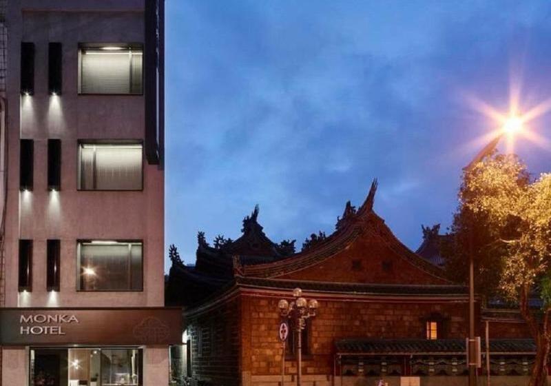 هاستل Monka