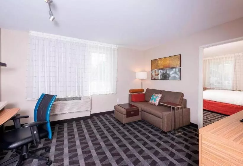 Hotelli Towneplace Suites By Marriott Louisville North