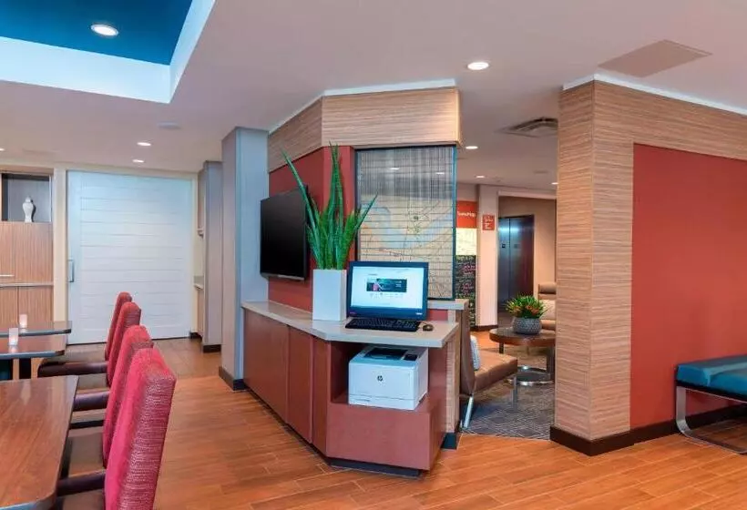 Hotelli Towneplace Suites By Marriott Louisville North