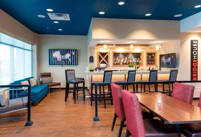 Hotelli Towneplace Suites By Marriott Louisville North