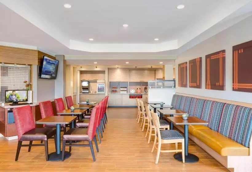 Hotelli Towneplace Suites By Marriott Louisville North