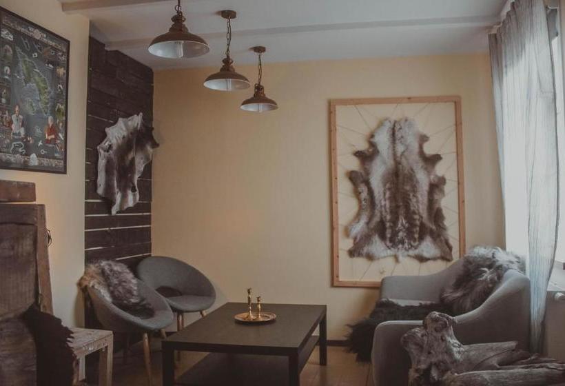 تختخواب و صبحانه Sandur